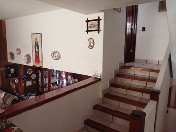 ESPECTACULAR CASA EN CONDADO DE SAYAVEDRA ESTILO INGLES