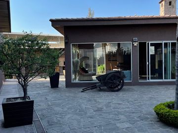 HERMOSA RESIDENCIA VIP EN PROVENZA RESIDENCIAL