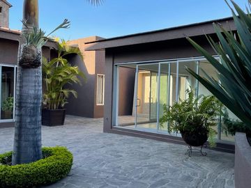 HERMOSA RESIDENCIA VIP EN PROVENZA RESIDENCIAL
