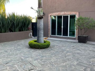 HERMOSA RESIDENCIA VIP EN PROVENZA RESIDENCIAL