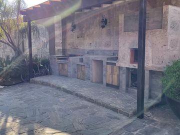 HERMOSA RESIDENCIA VIP EN PROVENZA RESIDENCIAL