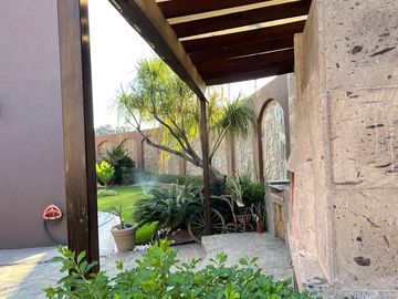 HERMOSA RESIDENCIA VIP EN PROVENZA RESIDENCIAL