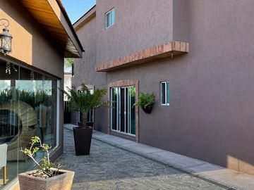 HERMOSA RESIDENCIA VIP EN PROVENZA RESIDENCIAL