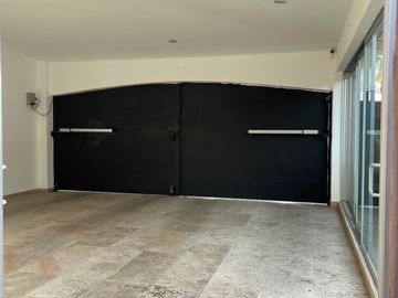 HERMOSA RESIDENCIA VIP EN PROVENZA RESIDENCIAL
