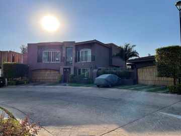HERMOSA RESIDENCIA VIP EN PROVENZA RESIDENCIAL