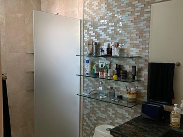 HERMOSA RESIDENCIA VIP EN PROVENZA RESIDENCIAL