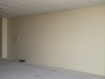 Vendo Oficina Corporativa en Sky Building – 140 m² + 2 Parqueos