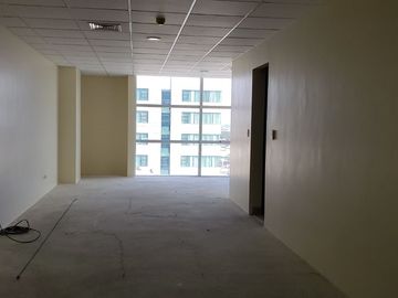 Vendo Oficina Corporativa en Sky Building – 140 m² + 2 Parqueos