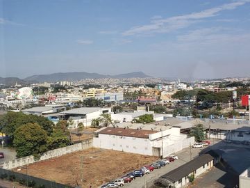 Vendo Oficina Corporativa en Sky Building – 140 m² + 2 Parqueos