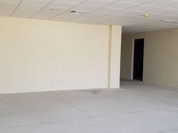 Vendo Oficina Corporativa en Sky Building – 140 m² + 2 Parqueos