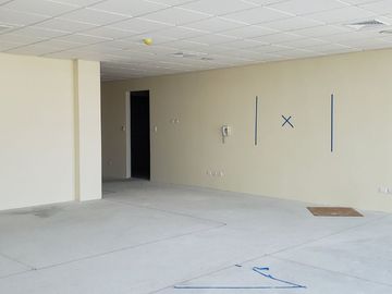 Vendo Oficina Corporativa en Sky Building – 140 m² + 2 Parqueos