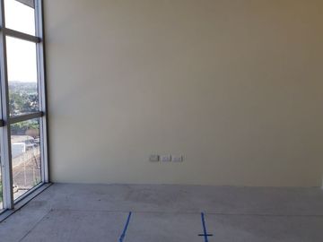Vendo Oficina Corporativa en Sky Building – 140 m² + 2 Parqueos