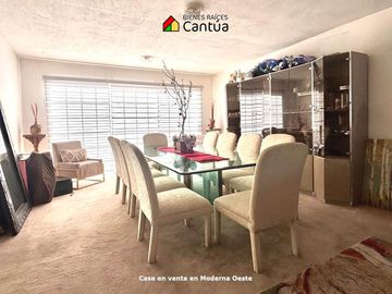 Casa en venta de 2 Niveles con Amplios Espacios • Moderna Oeste, Ensenada B.C.