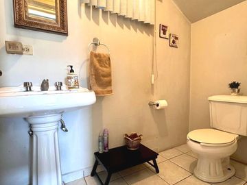 Casa en venta de 2 Niveles con Amplios Espacios • Moderna Oeste, Ensenada B.C.