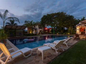 SE VENDE HERMOSA CASA  CAMPESTRE  EN ROZO