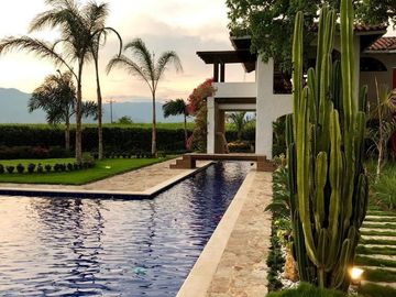 SE VENDE HERMOSA CASA  CAMPESTRE  EN ROZO