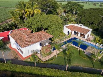 SE VENDE HERMOSA CASA  CAMPESTRE  EN ROZO
