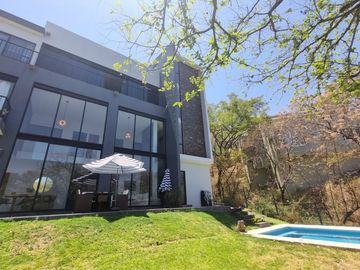 Residencia en venta en CAÑADAS, ZAPOPAN con extraordinaria vista y alberca