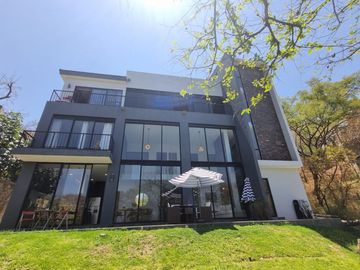 Residencia en venta en CAÑADAS, ZAPOPAN con extraordinaria vista y alberca