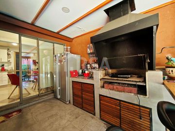 CASA 5 HABITACIONES/3 BAÑOS EN AVENIDA LAS PERDICES 4760, CONDOMNIO CERRADO, PEÑALOLÉN