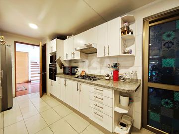 CASA 5 HABITACIONES/3 BAÑOS EN AVENIDA LAS PERDICES 4760, CONDOMNIO CERRADO, PEÑALOLÉN