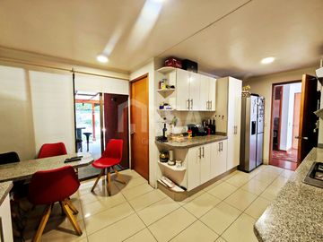 CASA 5 HABITACIONES/3 BAÑOS EN AVENIDA LAS PERDICES 4760, CONDOMNIO CERRADO, PEÑALOLÉN