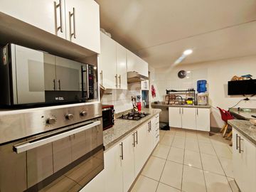 CASA 5 HABITACIONES/3 BAÑOS EN AVENIDA LAS PERDICES 4760, CONDOMNIO CERRADO, PEÑALOLÉN