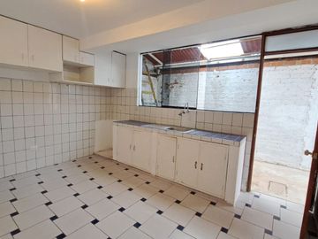 SE VENDE CASA DE 2 PISOS – SANTA ÚRSULA, CUSCO