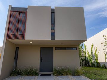 CASA EN VENTA ZIRÉ CERCA DE LA ANÁHUAC