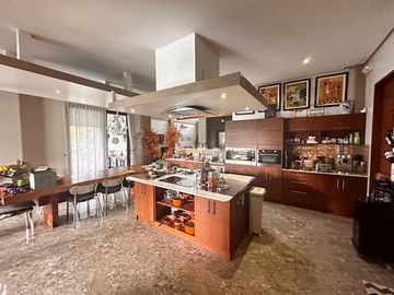 5-Bedroom Modern Fairway House for sale in Manila Southwoods