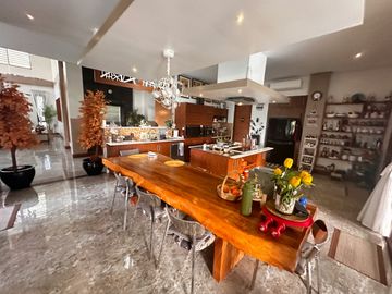 5-Bedroom Modern Fairway House for sale in Manila Southwoods