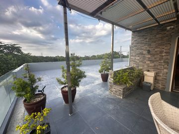 5-Bedroom Modern Fairway House for sale in Manila Southwoods