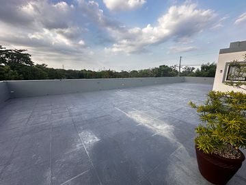 5-Bedroom Modern Fairway House for sale in Manila Southwoods