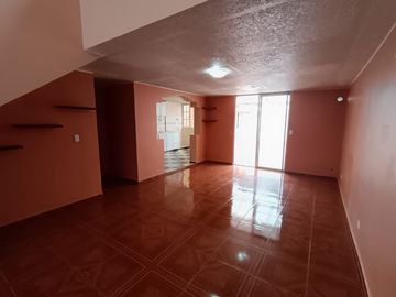Casa de Venta en Conjunto - Guamani Sur de Quito
