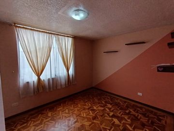 Casa de Venta en Conjunto - Guamani Sur de Quito
