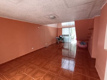 Casa de Venta en Conjunto - Guamani Sur de Quito