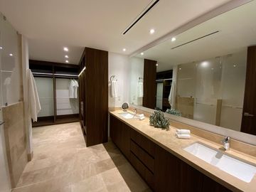 AMPLIO GARDEN HOUSE EN EXCLUSIVO Y BOUTIQUE DESARROLLO PUNTA DEL MAR, DENTRO DE PUERTO CANCUN