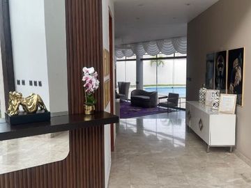 VENTA DE HERMOSA CASA CON PISCINA EN URB. PORTADA DE LA PLANICIE EN LA MOLINA