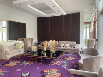 VENTA DE HERMOSA CASA CON PISCINA EN URB. PORTADA DE LA PLANICIE EN LA MOLINA