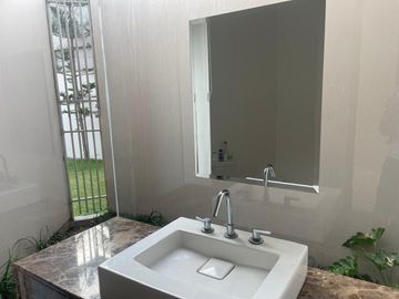 VENTA DE HERMOSA CASA CON PISCINA EN URB. PORTADA DE LA PLANICIE EN LA MOLINA