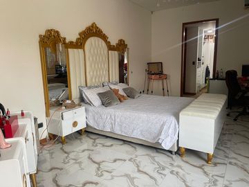 VENTA DE HERMOSA CASA CON PISCINA EN URB. PORTADA DE LA PLANICIE EN LA MOLINA