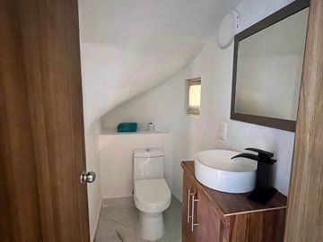 CASA NUEVA EN TULIPANES, CUERNAVACA.
