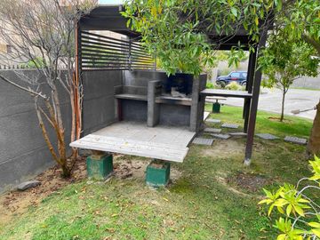 Se Vende 2D+2Baños+Estacion+Bodega Con Vista Al Mar.