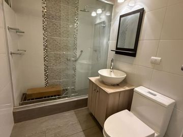Amplio Departamento de 145 m², con Piscina y Vistas a La Campiña en Cayma