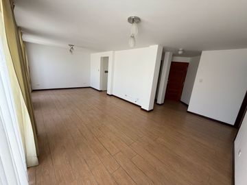 Amplio Departamento de 145 m², con Piscina y Vistas a La Campiña en Cayma