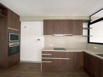 Loft Grande de Diseño Industrial con Mucha Luz Natural, Alquiler en Miraflores