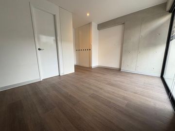 Loft Grande de Diseño Industrial con Mucha Luz Natural, Alquiler en Miraflores