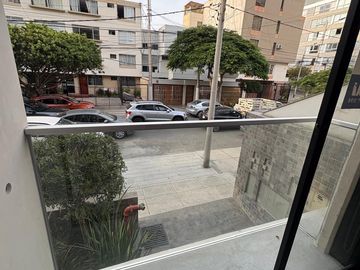 Loft Grande de Diseño Industrial con Mucha Luz Natural, Alquiler en Miraflores