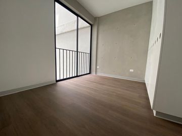 Loft Grande de Diseño Industrial con Mucha Luz Natural, Alquiler en Miraflores