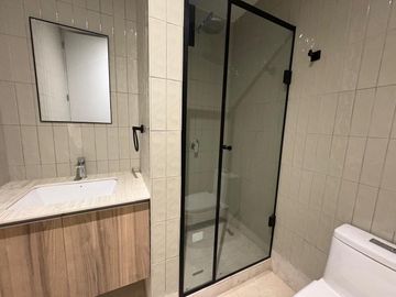 Loft Grande de Diseño Industrial con Mucha Luz Natural, Alquiler en Miraflores